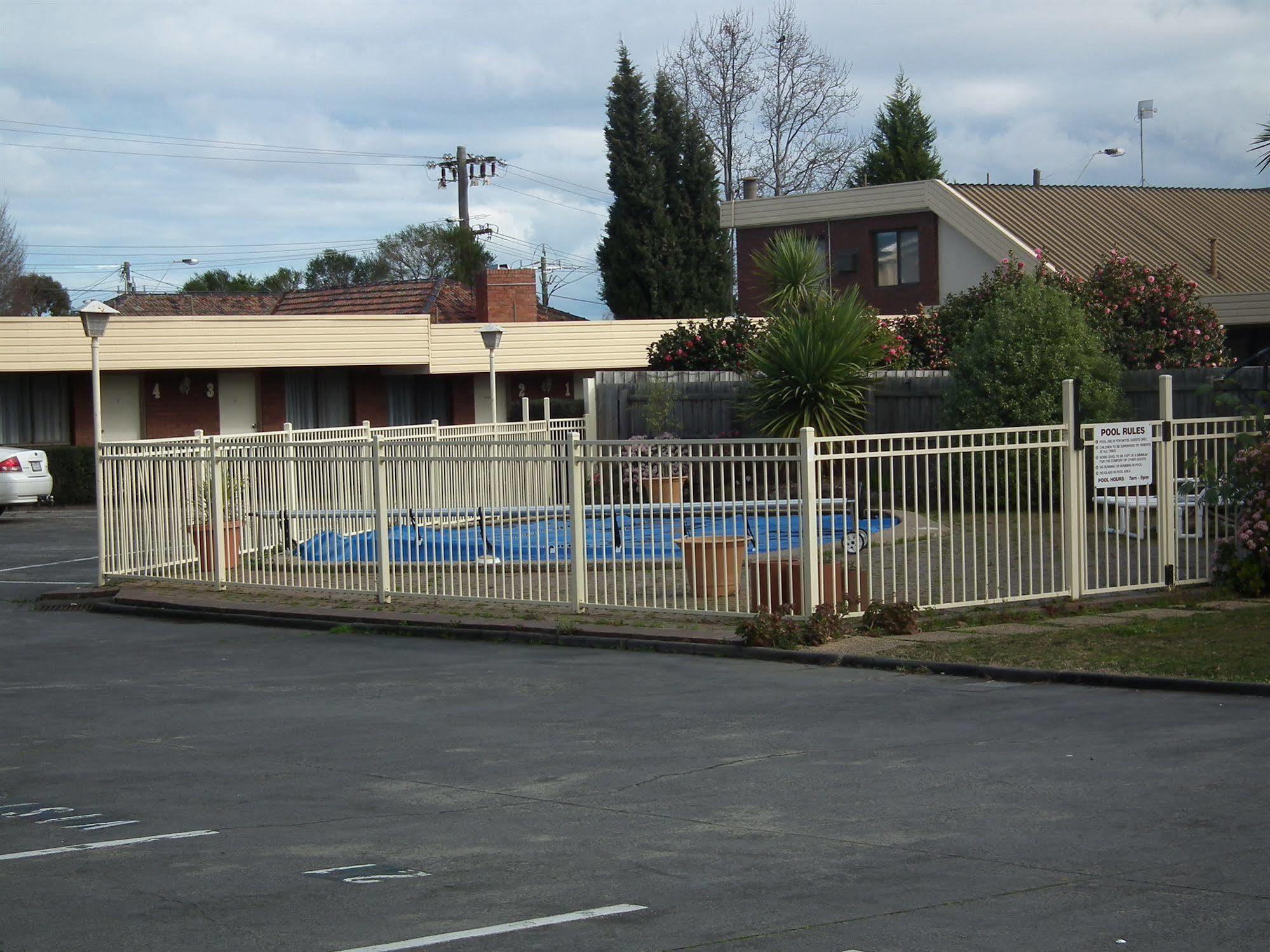 Burwood East Motel Экстерьер фото